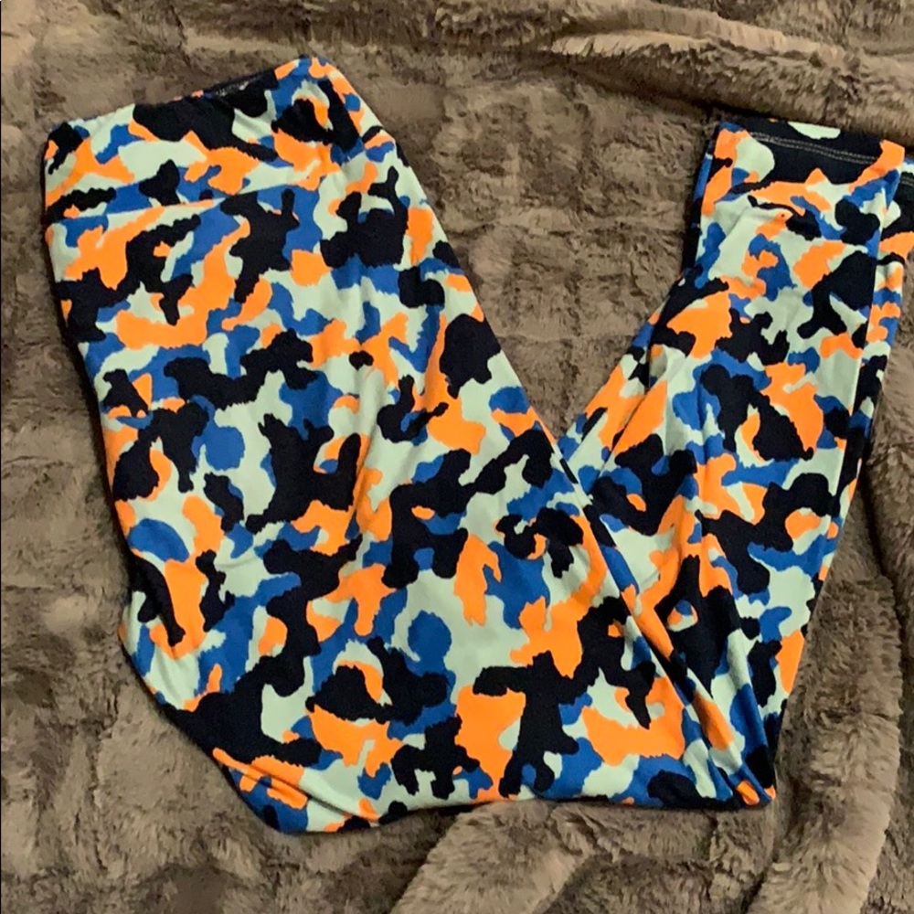 2/$10 Lularoe camo leggings